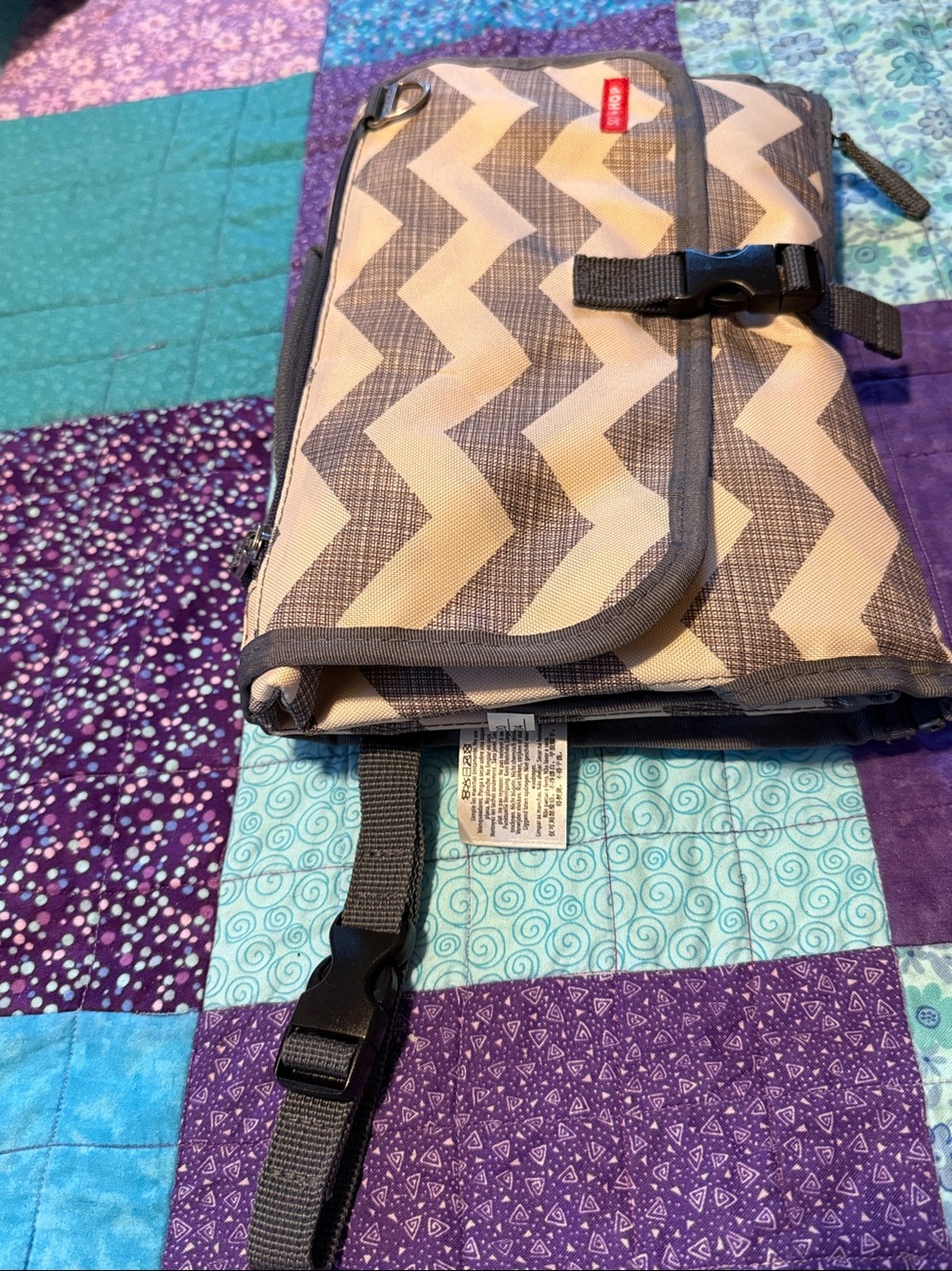 Skip Hop Chevron Pronto Signature
Changing Station pad with storage compartments